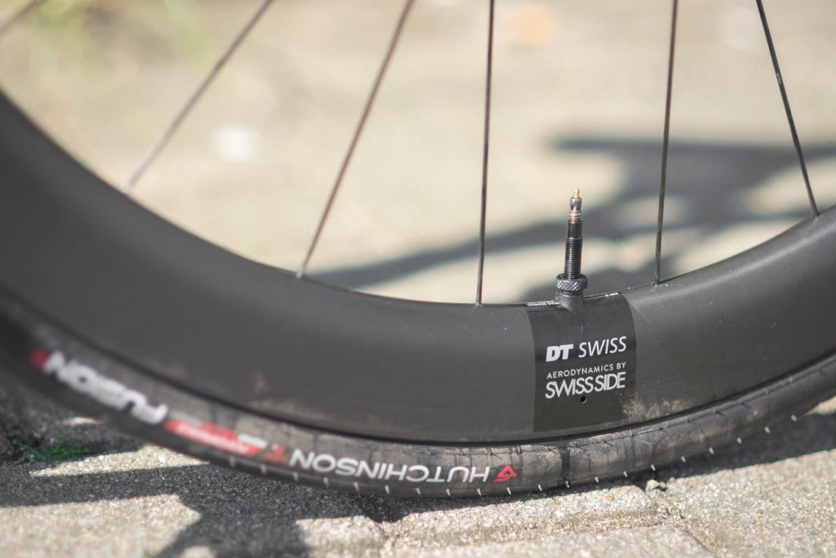 fitting tubeless road tyres