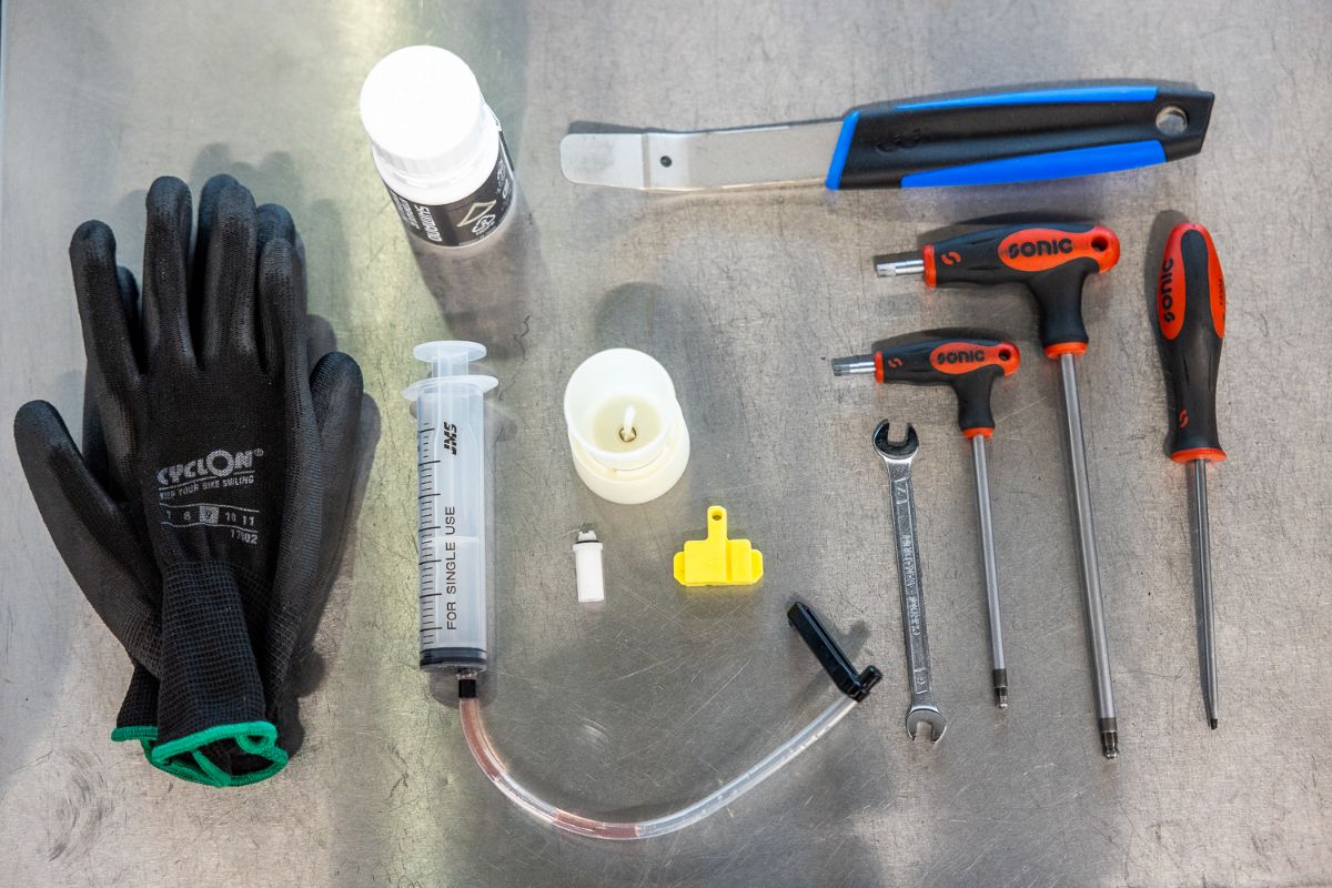 Everything you need to service your MTB disc brakes.