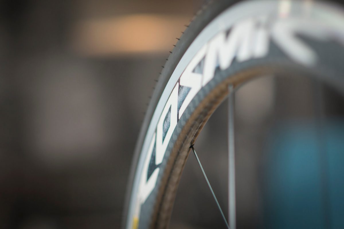 A half-high rim, like this 32 mm, gives an aerodynamic advantage, but is also light.