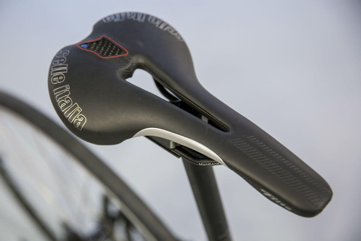 Het Selle Italia Flite TM Flow fietszadel is ontworpen voor wat bredere en zwaardere fietsers.