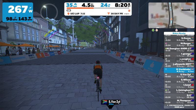 Zwift pays more and more attention to the environment you cycle through. This is particularly noticeable in the centre of Innsbruck.