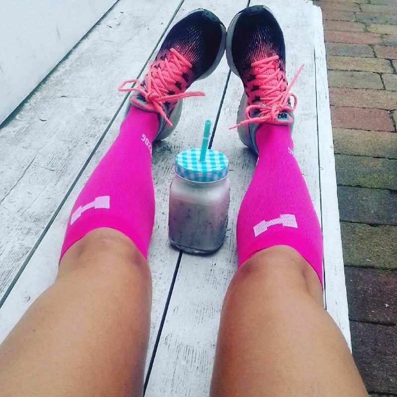 A recovery drink, compression socks and relaxing: the perfect recipe for after your training.