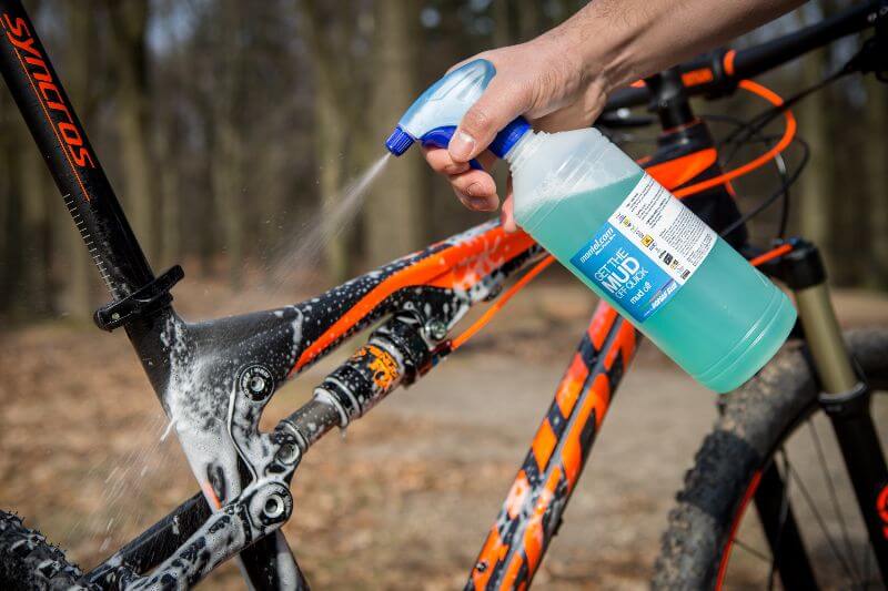 Med rätt rengöringsmedel kan tvätten av din mountainbike eller racer gå snabbare.